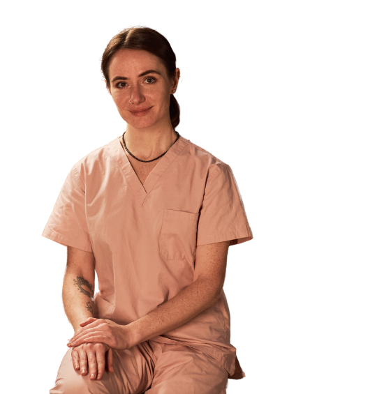 a woman in a scrubs