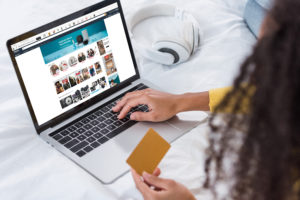 women surfing online